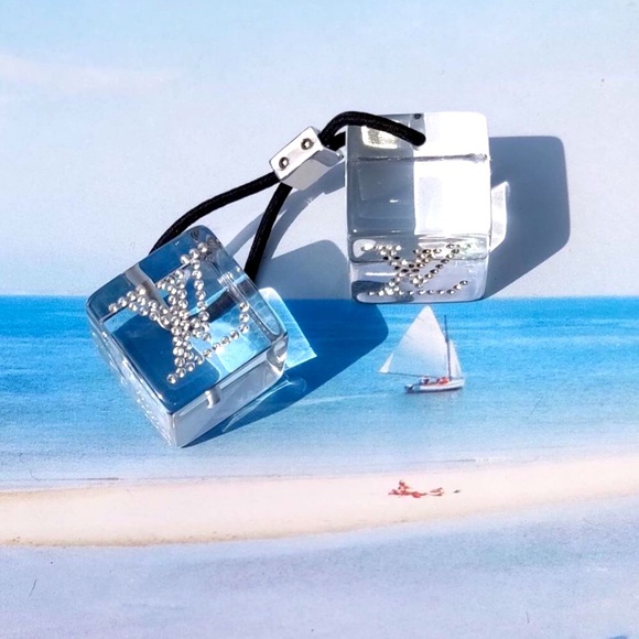 Louis Vuitton Vintage Lucite Hair Tie Cube bobble Set of 2 With Carrying Pouch - Picture 3 of 11